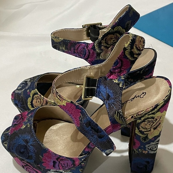Qupid multi color platform heels - Picture 4 of 4